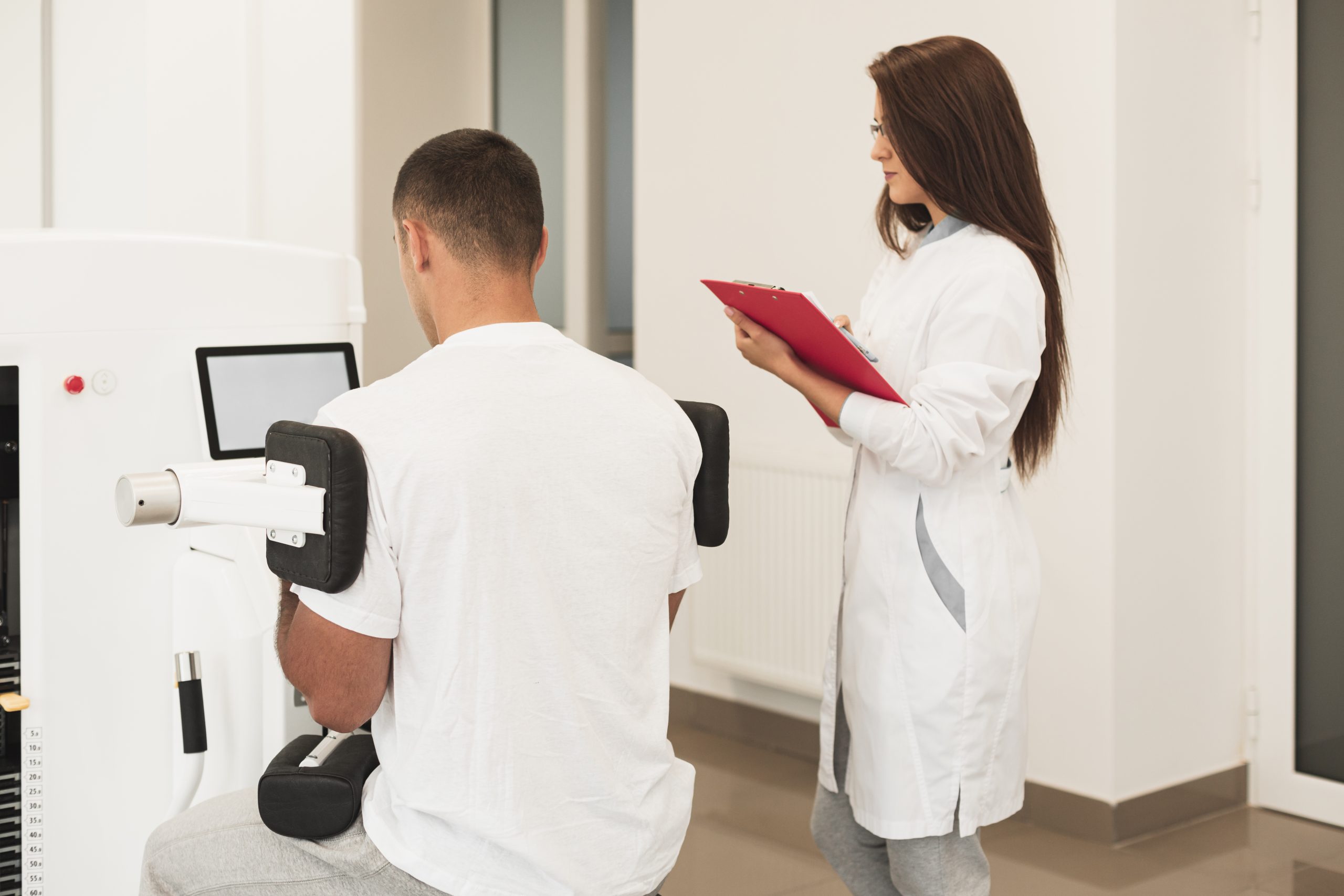 Patient using a medical device while supervised by a doctor
