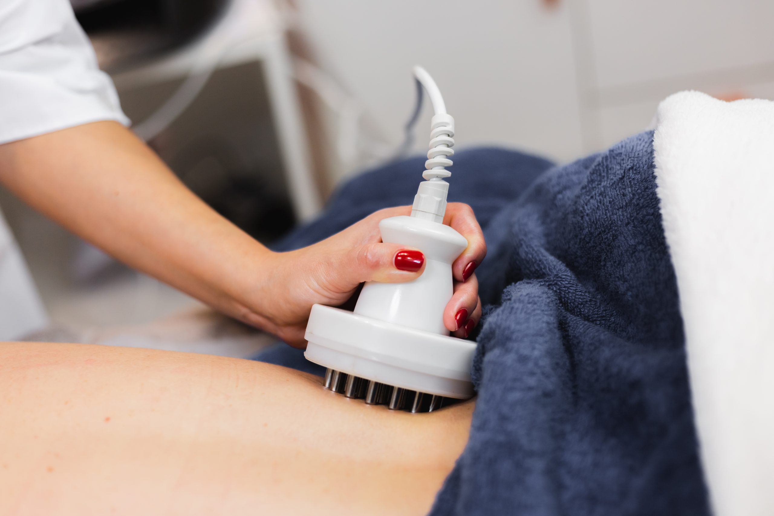 Woman relaxing during a non-invasive body contouring treatment
