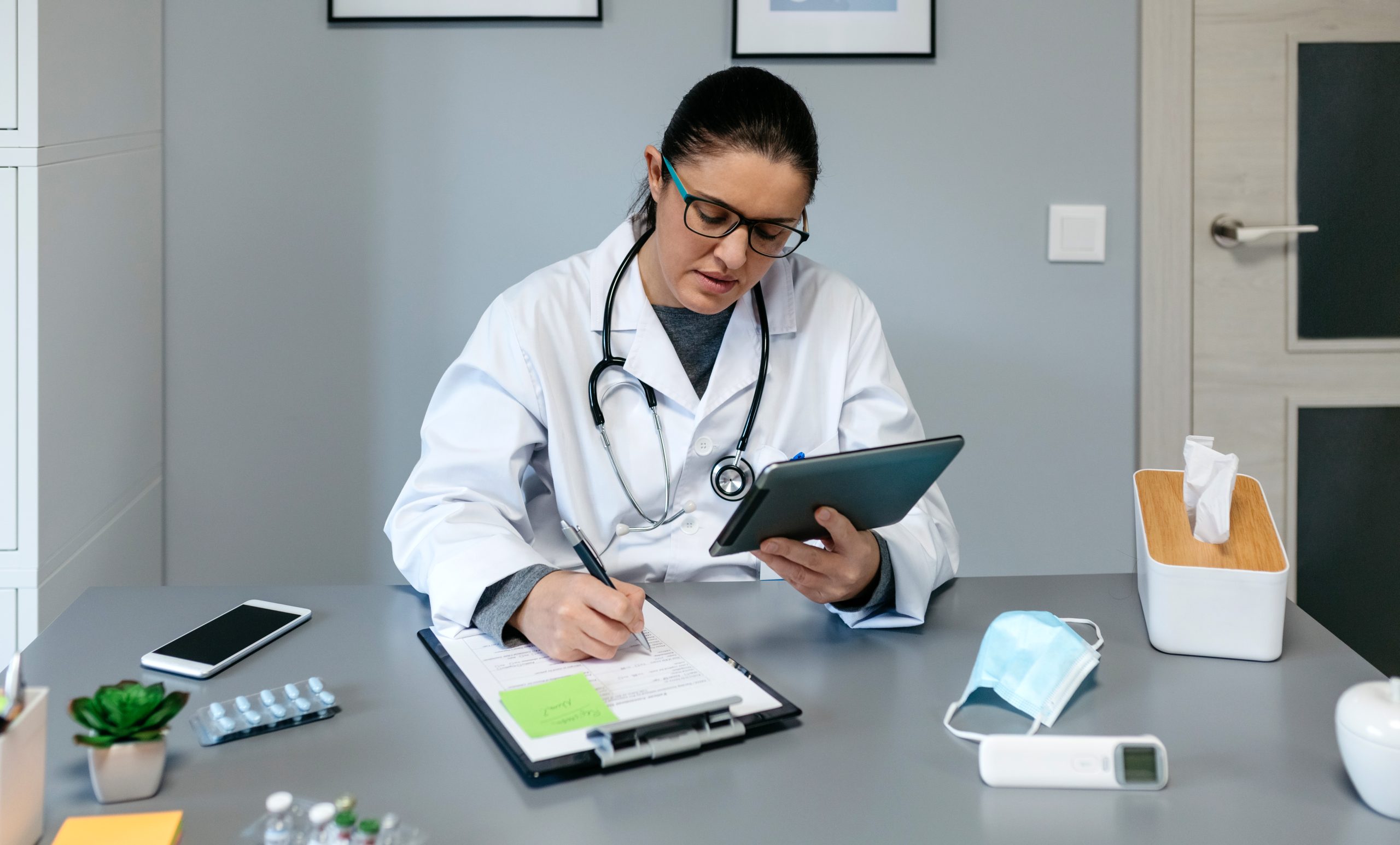 Phentermine Medical Supervision Doctor monitoring phentermine use for safe weight loss