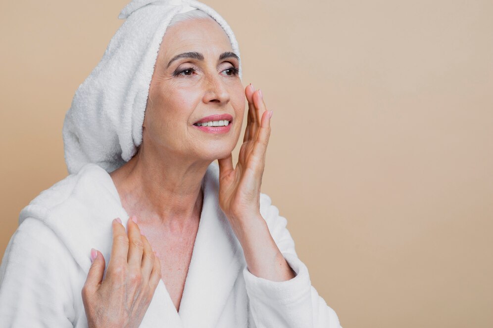 beautiful-mature-woman-applying-treatment_23-2148278033 Key Benefits of Emtone
