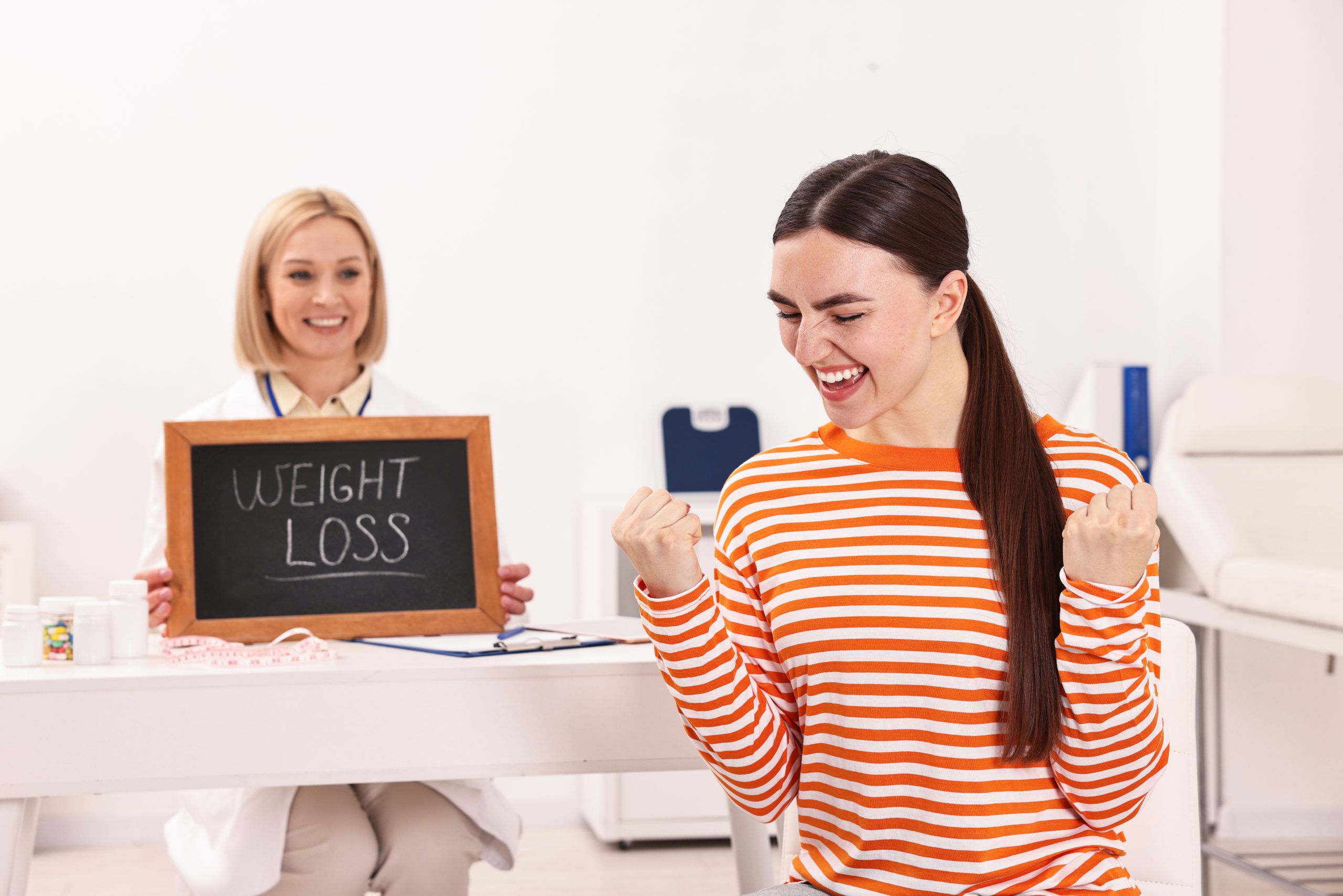 Understanding weight loss in 2 weeks showing body composition difference between fat, muscle, and water loss during crash diet vs healthy medical approach